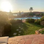 Sulla Promenade Du Port פורטו צ'רבו