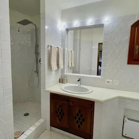 Sulla Promenade Du Port